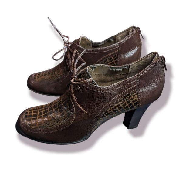 Women's Aerosoles Brown Crocodile Bootie, Size 8.5 - Picture 1 of 7
